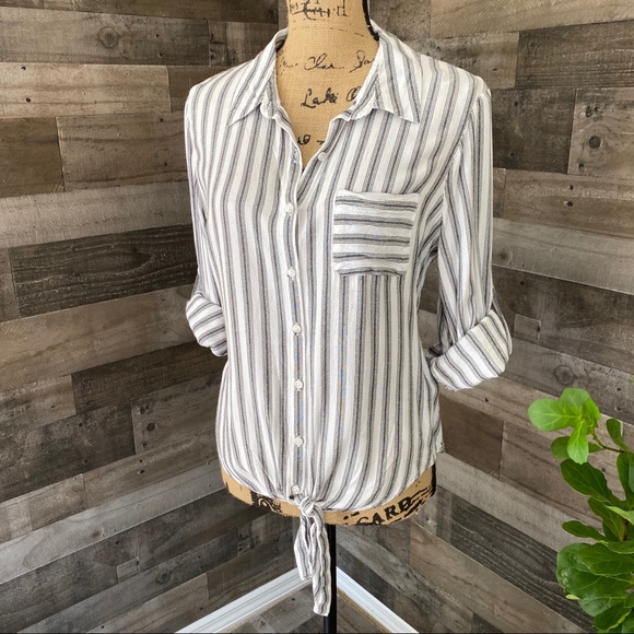 Ivanka Trump Tops - Ivanka Trump striped front tie button down